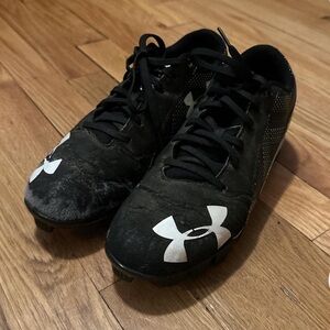 Under Armour Men's Black baseball or softball Cleats